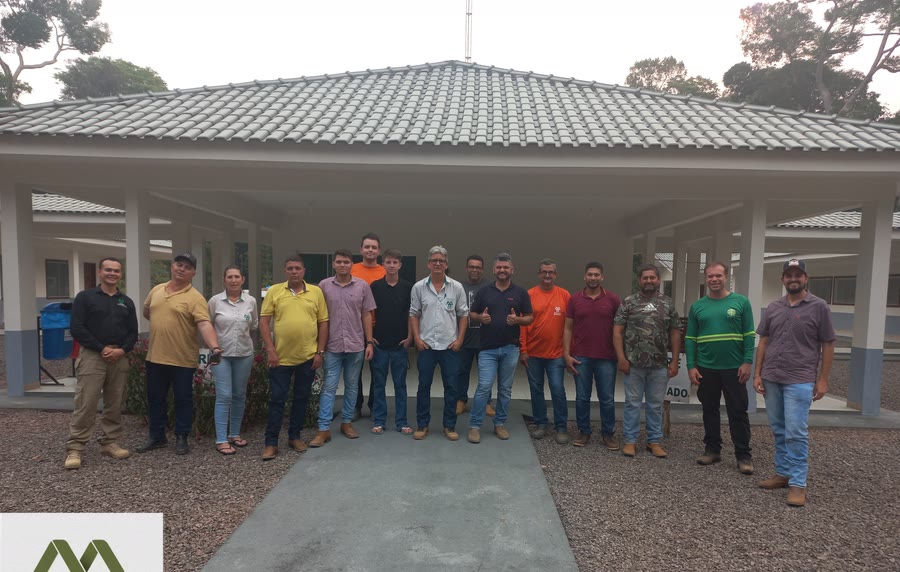 Grupo de visitantes recebido no CEFLOM da Manoa